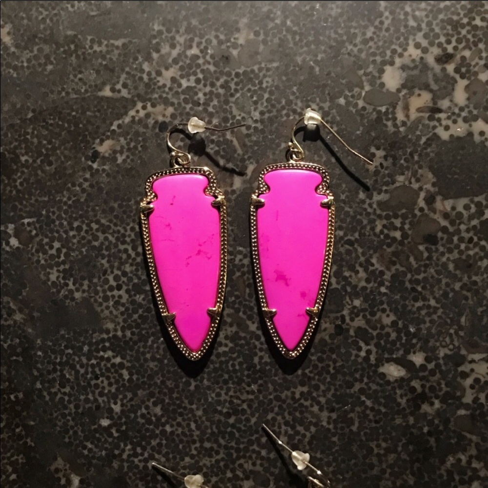 KENDRA SCOTT MAGENTA EARRING